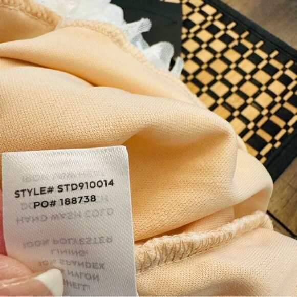 Lulu’s Be Mine Forever White Floral Lace Ruched Bodycon Dress Size Medium - Picture 14 of 16